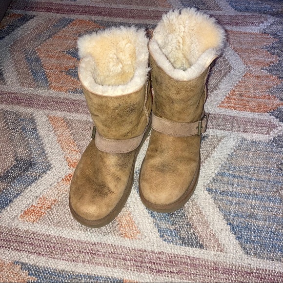 Ugg “Dylyn” distressed classic boot - Picture 3 of 7